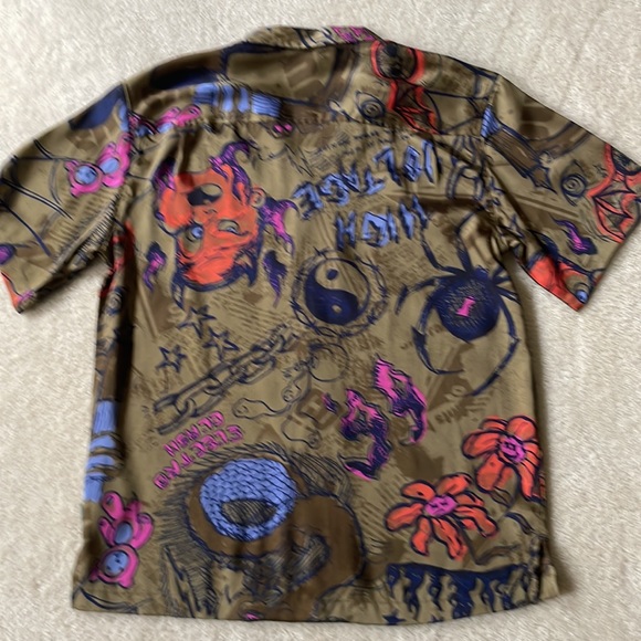 NWOT Urban Outfitters Satin Doodle Print Graphic Camp Shirt - Picture 4 of 5